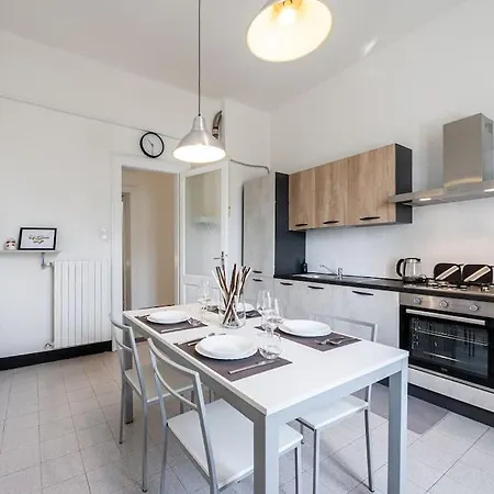 Ferrari - Stazione E Centro Citta Apartment Modena