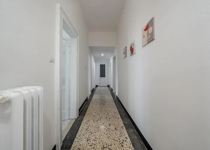 Ferrari - Stazione E Centro Citta