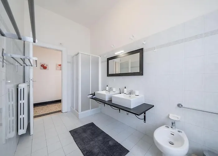 Ferrari - Stazione E Centro Citta *